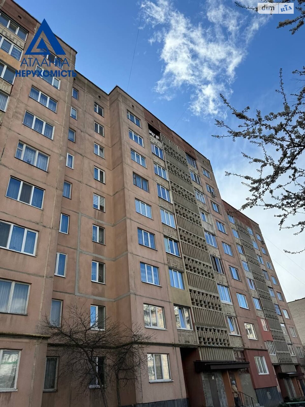 Продажа трехкомнатной квартиры в Луцке, на ул. Защитников Украины 31, район 40 микрорайон фото 1 Продажа трехкомнатной квартиры в Луцке, на ул. Защитников Украины 31, район 40 микрорайон фото 1