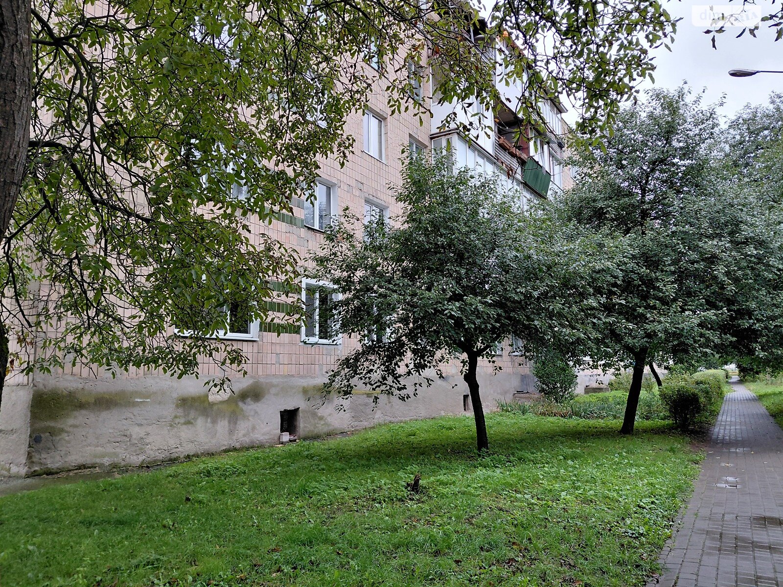 Продажа трехкомнатной квартиры в Луцке, на ул. Защитников Украины 4, район 40 микрорайон фото 1 Продажа трехкомнатной квартиры в Луцке, на ул. Защитников Украины 4, район 40 микрорайон фото 1