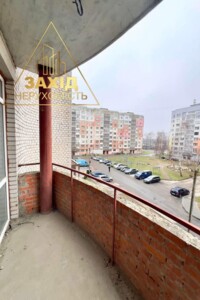 Продажа двухкомнатной квартиры в Луцке, на ул. Зацепы 18, район 40 микрорайон фото 2