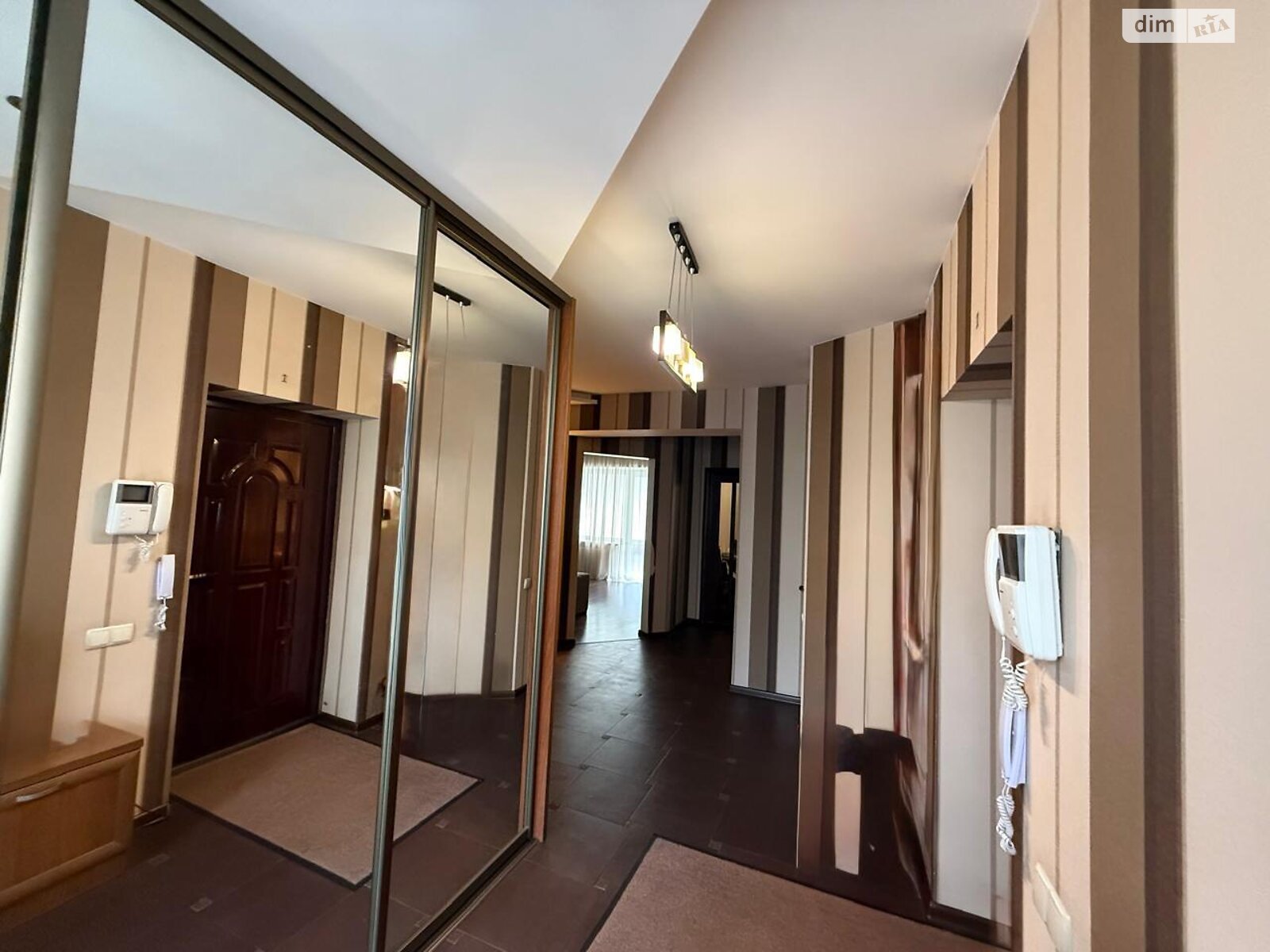 Продаж трикімнатної квартири в Луцьку, на вул. Зацепи 8, район 40 мікрорайон фото 1