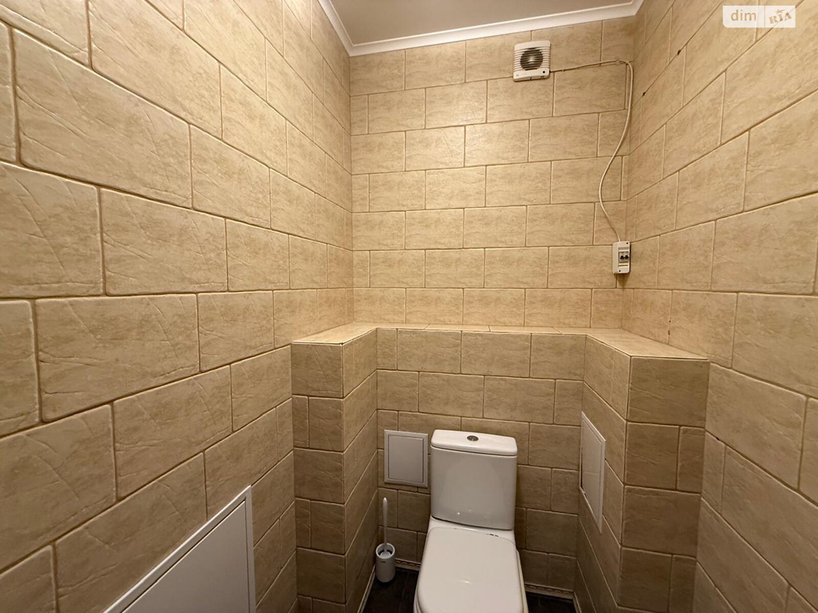 Продаж трикімнатної квартири в Луцьку, на вул. Зацепи 8, район 40 мікрорайон фото 1