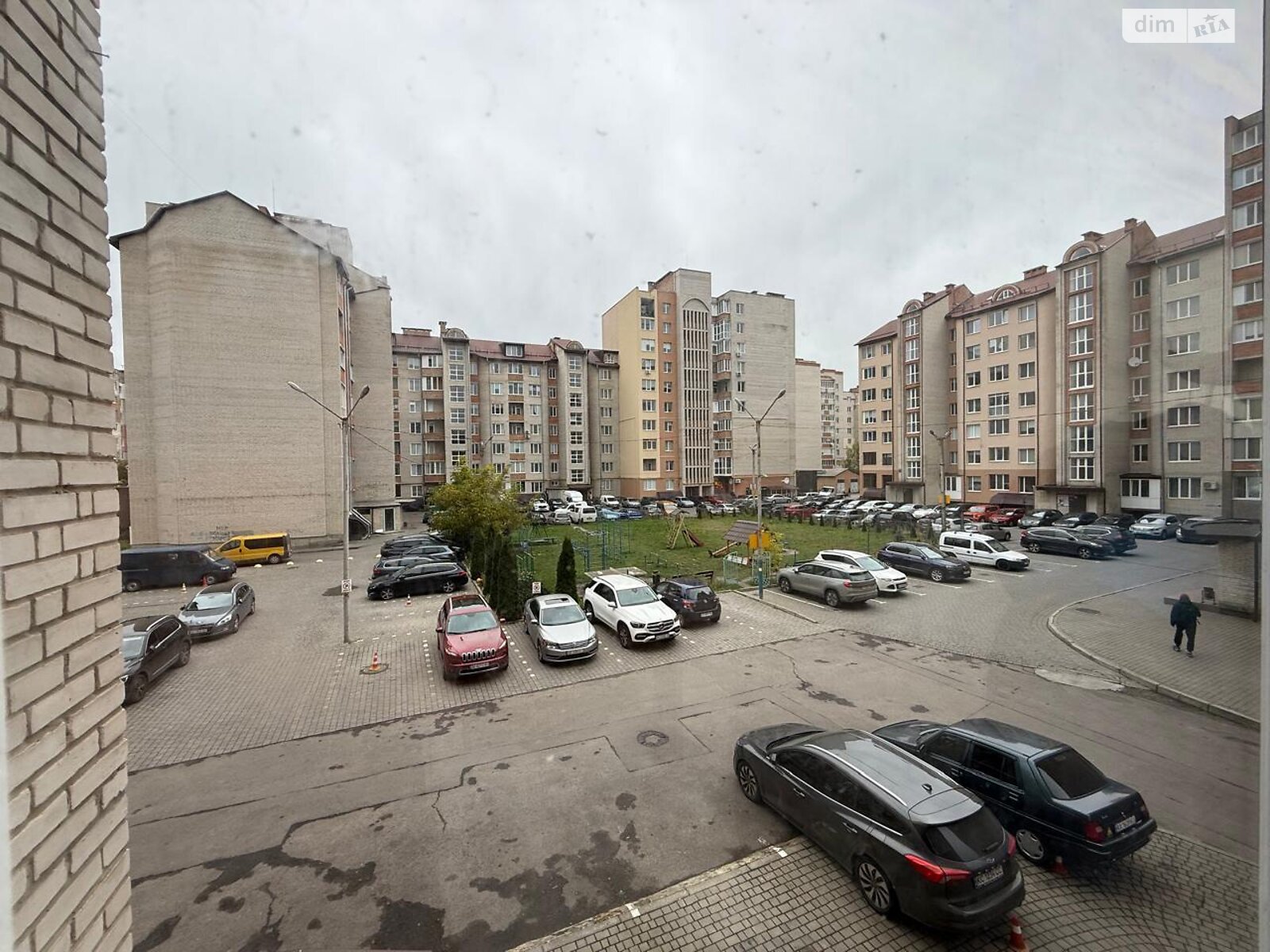 Продаж трикімнатної квартири в Луцьку, на вул. Зацепи 8, район 40 мікрорайон фото 1