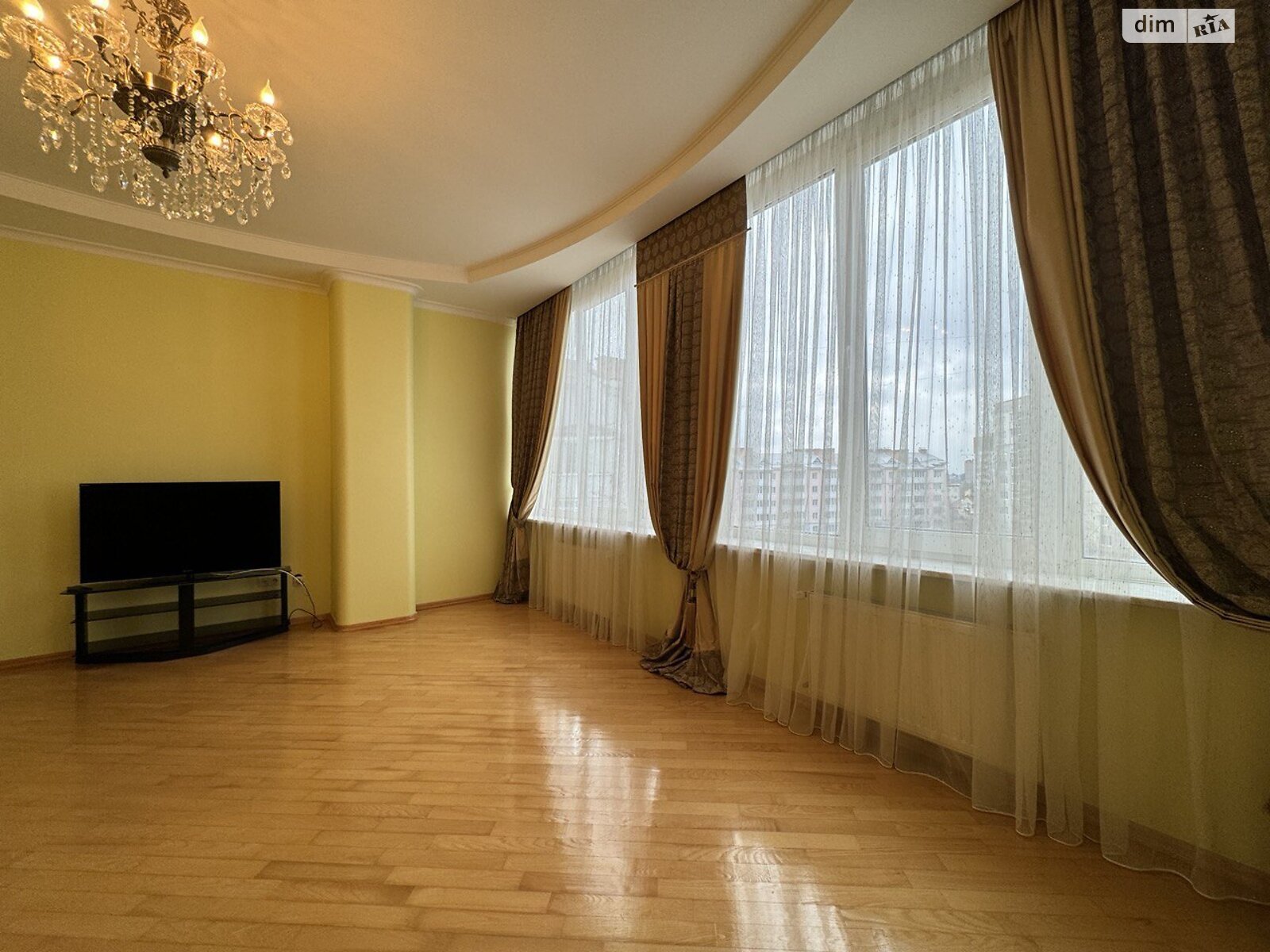 Продажа четырехкомнатной квартиры в Луцке, на ул. Черновола Вячеслава, район 55 микрорайон фото 1