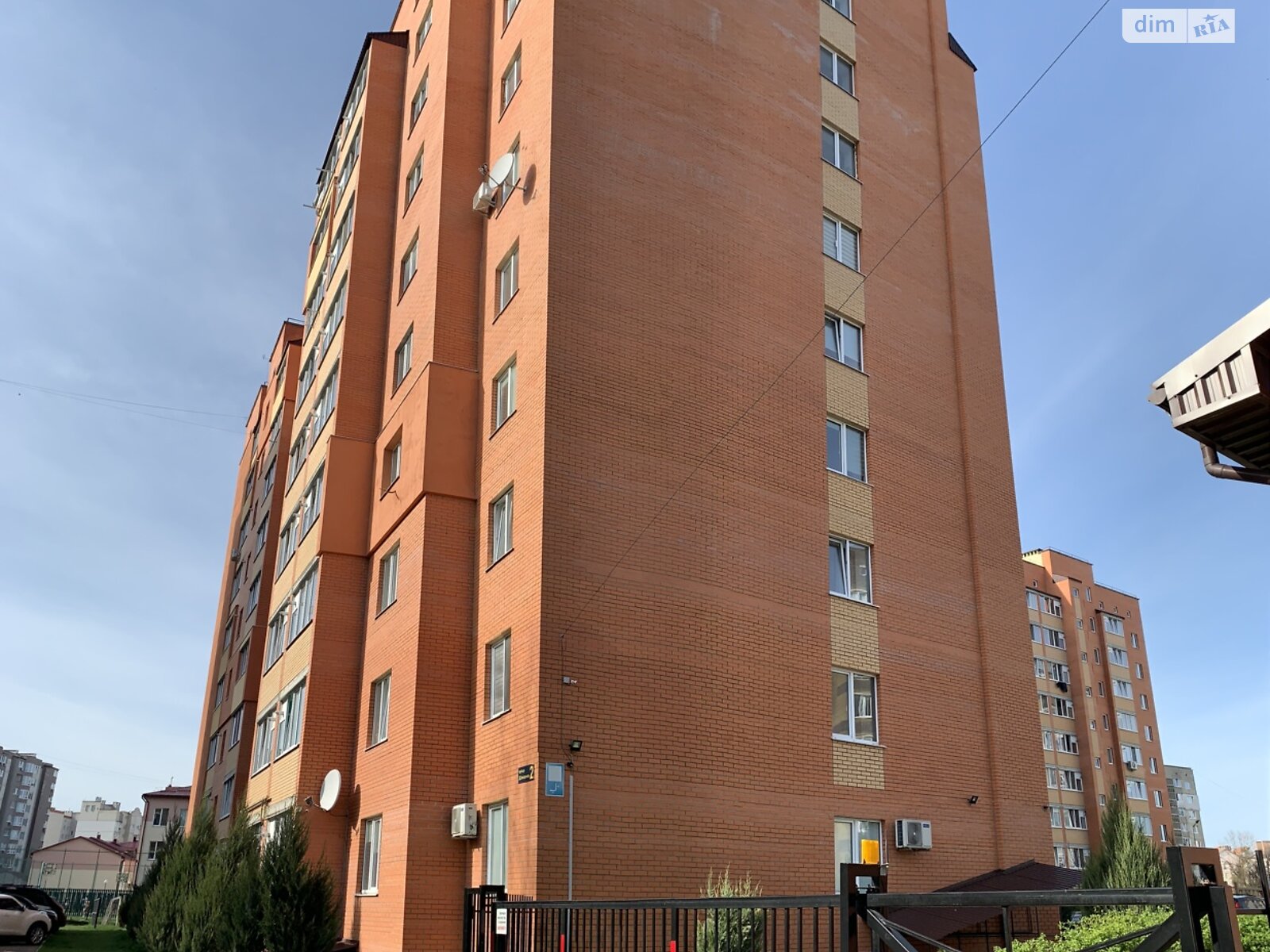 Продажа трехкомнатной квартиры в Луцке, на ул. Дмитрия Иващенко, район 55 микрорайон фото 1