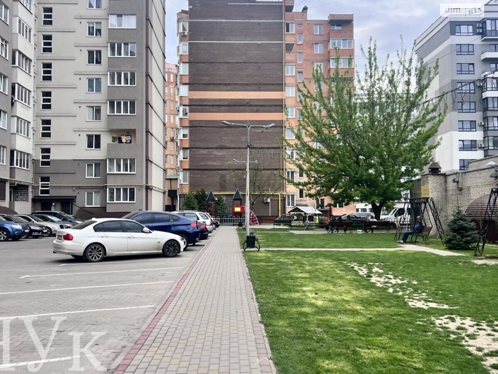 Продажа трехкомнатной квартиры в Луцке, на ул. Липинского 4, район 55 микрорайон фото 1 Продажа трехкомнатной квартиры в Луцке, на ул. Липинского 4, район 55 микрорайон фото 1