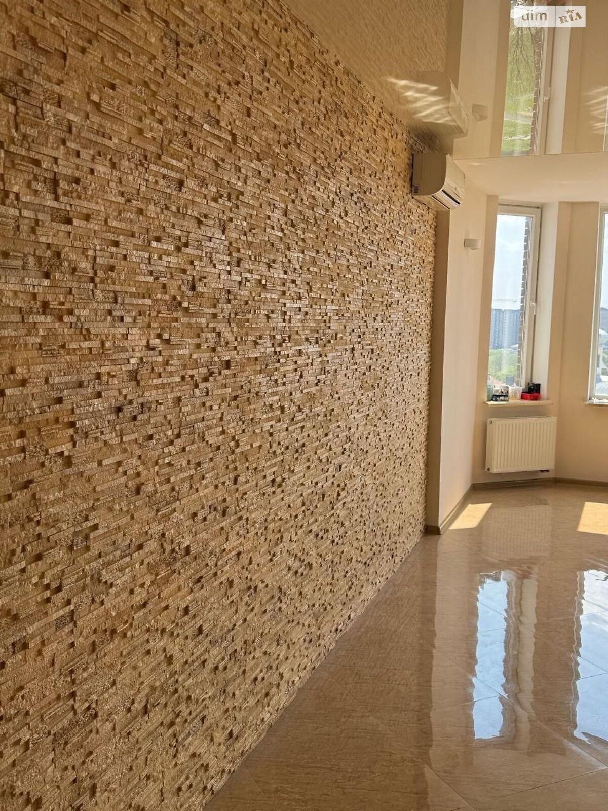 Продаж трикімнатної квартири в Луцьку, на вул. Олеся Гончара 3, район 55 мікрорайон фото 1