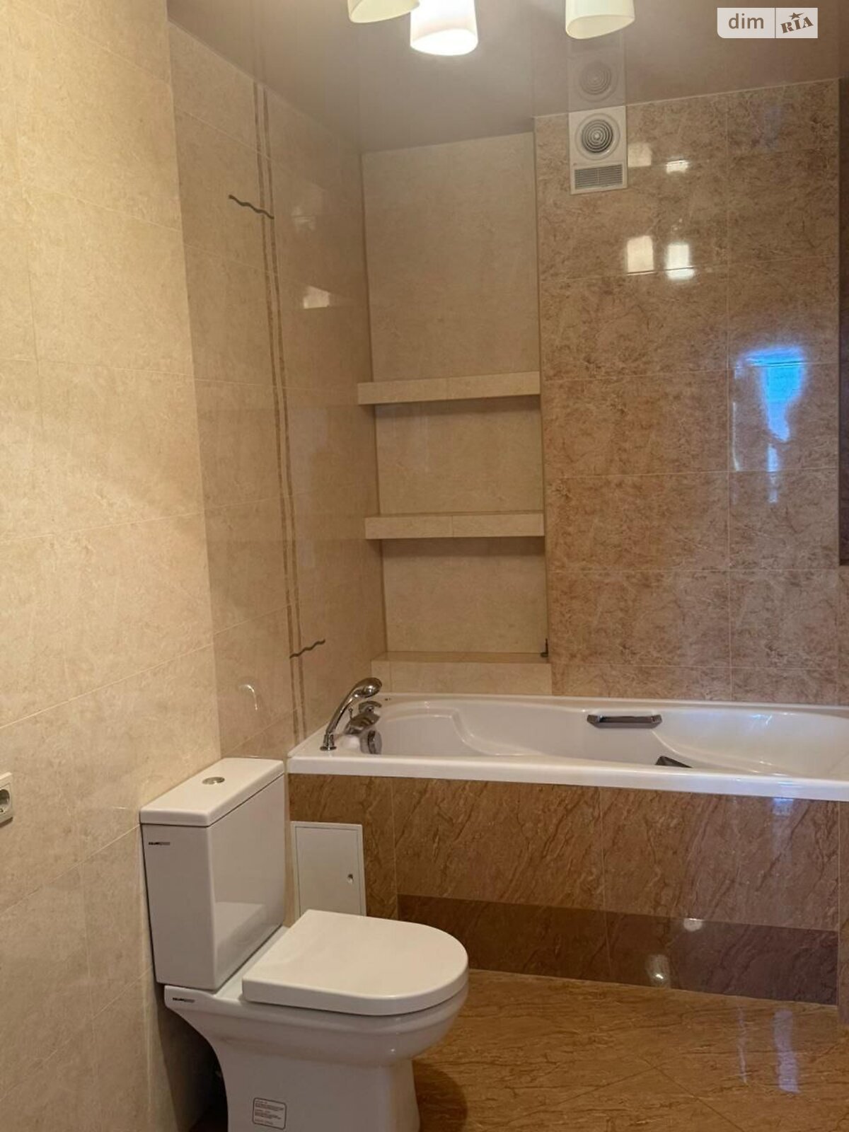 Продаж трикімнатної квартири в Луцьку, на вул. Олеся Гончара 3, район 55 мікрорайон фото 1