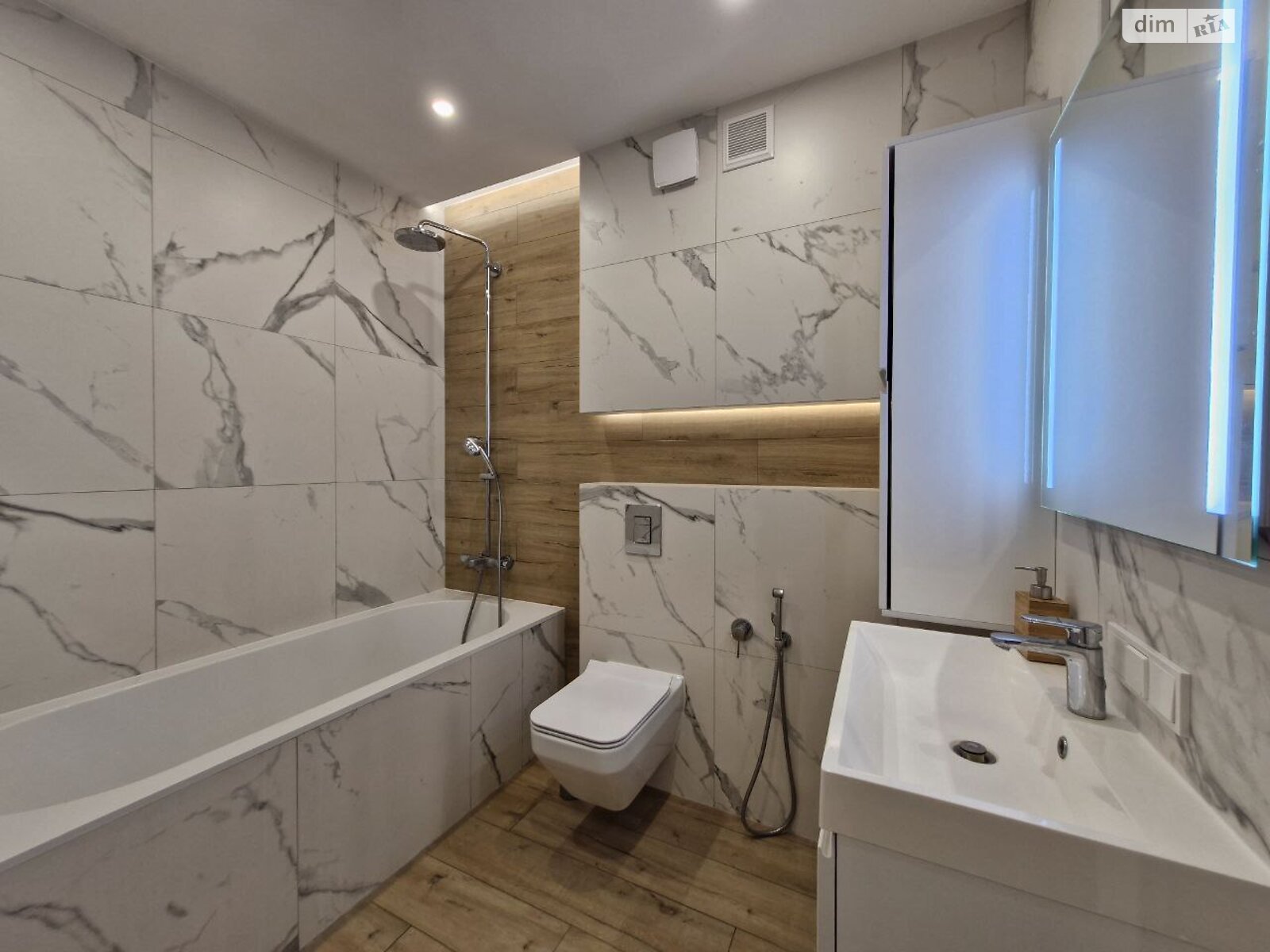 Продаж двокімнатної квартири в Луцьку, на вул. Олеся Гончара, район 55 мікрорайон фото 1