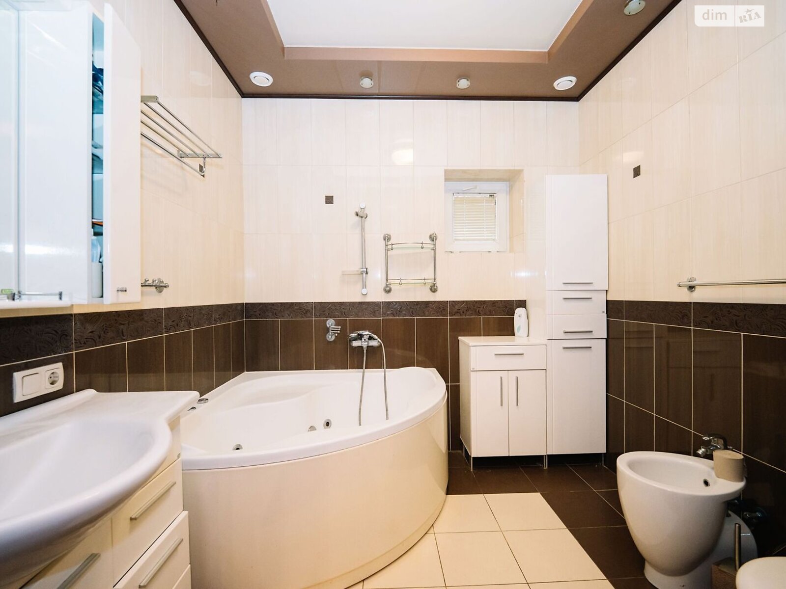 Продажа пятикомнатной квартиры в Луцке, на ул. Александра Валенты 6, кв. 5, район Центр фото 1