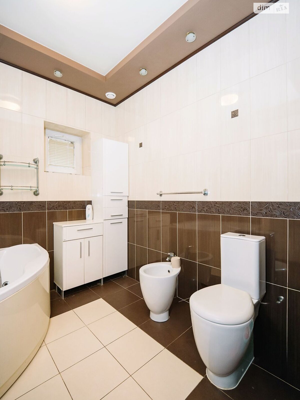 Продажа пятикомнатной квартиры в Луцке, на ул. Александра Валенты 6, кв. 5, район Центр фото 1