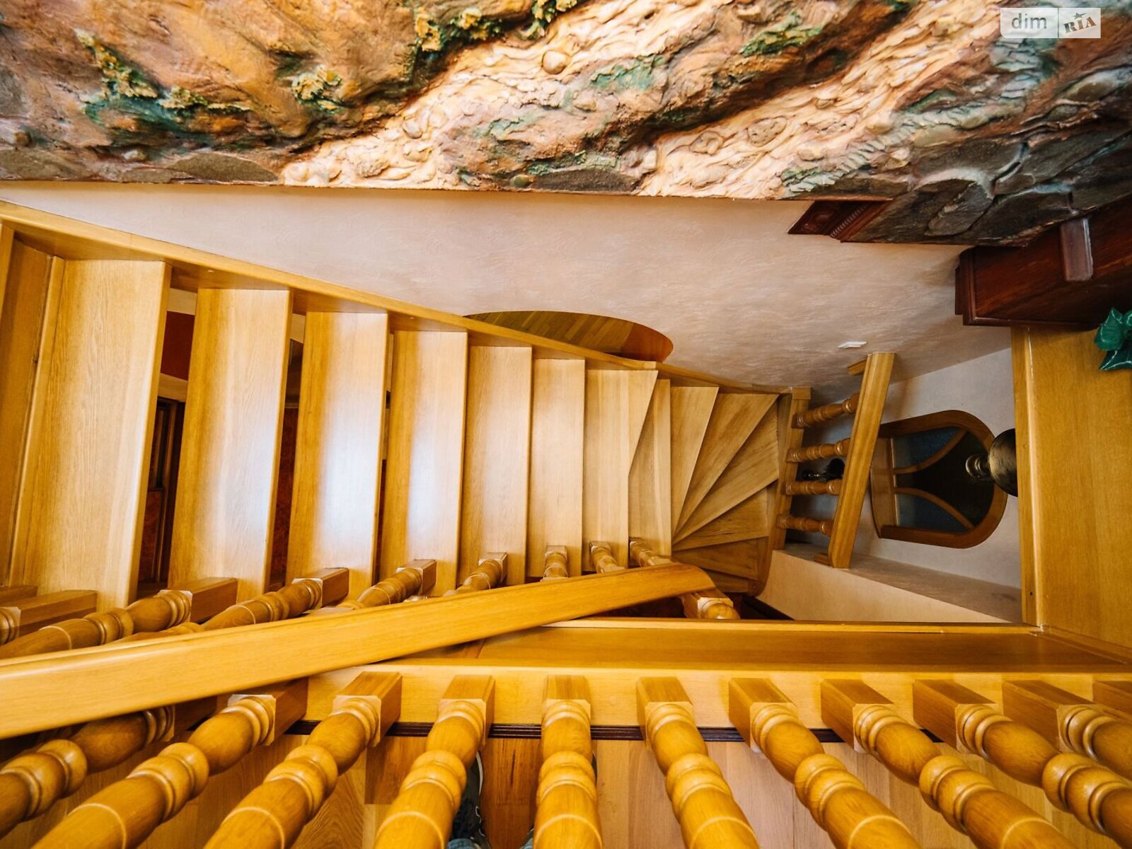 Продажа пятикомнатной квартиры в Луцке, на ул. Александра Валенты 6, кв. 5, район Центр фото 1