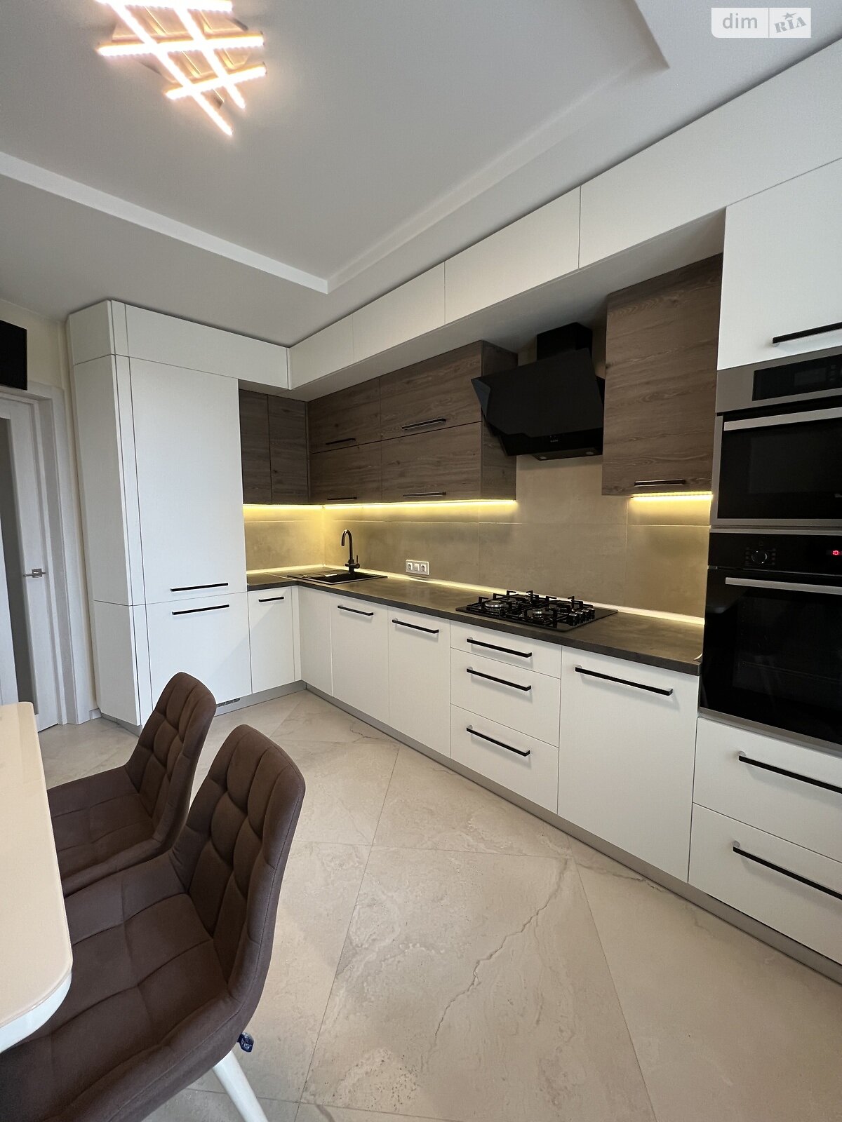 Продажа трехкомнатной квартиры в Луцке, на ул. Дубновская 15, район Центр фото 1 Продажа трехкомнатной квартиры в Луцке, на ул. Дубновская 15, район Центр фото 1