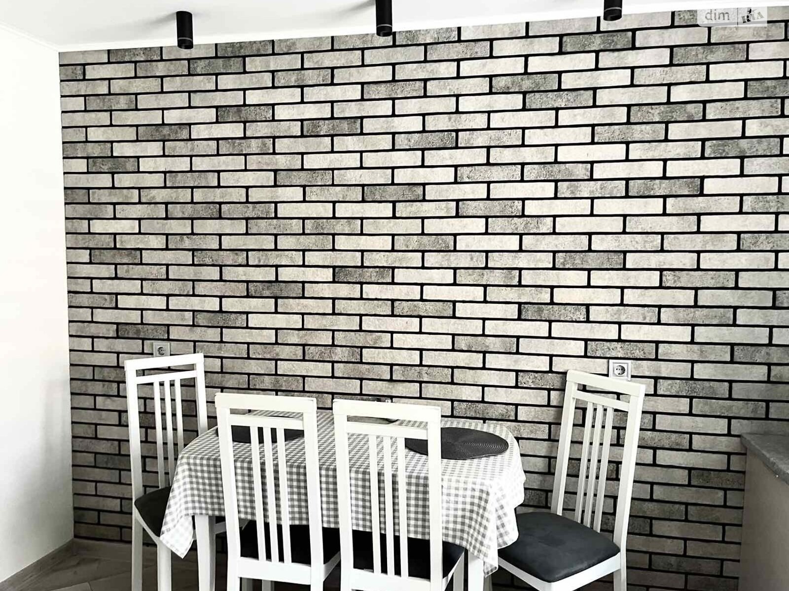 Продажа трехкомнатной квартиры в Луцке, на ул. Франко Ивана 61, район Центр фото 1 Продажа трехкомнатной квартиры в Луцке, на ул. Франко Ивана 61, район Центр фото 1