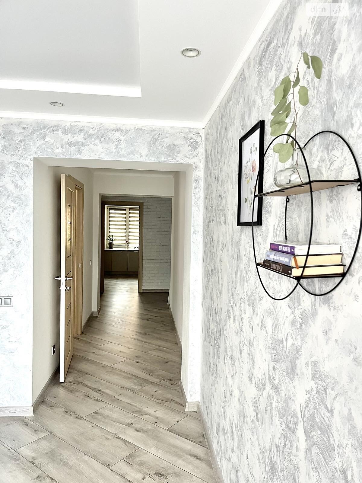 Продажа трехкомнатной квартиры в Луцке, на ул. Франко Ивана 61, район Центр фото 1 Продажа трехкомнатной квартиры в Луцке, на ул. Франко Ивана 61, район Центр фото 1