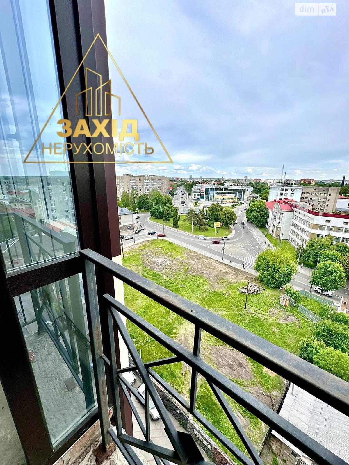 Продажа трехкомнатной квартиры в Луцке, на ул. Франко Ивана, район Центр фото 1 Продажа трехкомнатной квартиры в Луцке, на ул. Франко Ивана, район Центр фото 1