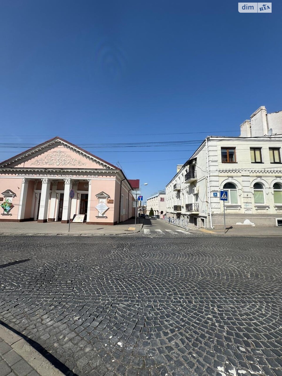 Продажа трехкомнатной квартиры в Луцке, на ул. Кривой Вал 10, кв. 5, район Центр фото 1 Продажа трехкомнатной квартиры в Луцке, на ул. Кривой Вал 10, кв. 5, район Центр фото 1
