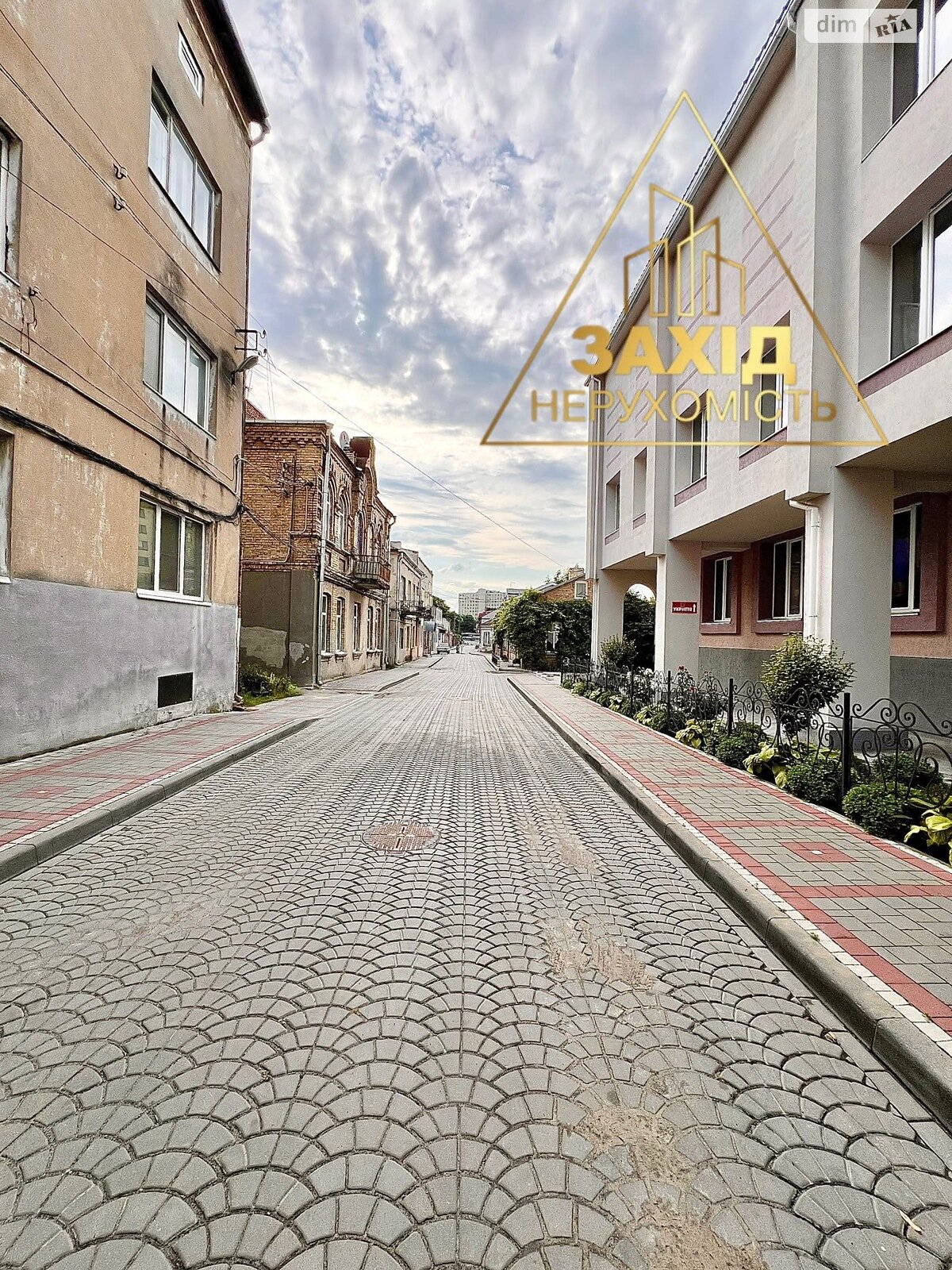 Продажа двухкомнатной квартиры в Луцке, на ул. Кривой Вал, район Центр фото 1 Продажа двухкомнатной квартиры в Луцке, на ул. Кривой Вал, район Центр фото 1