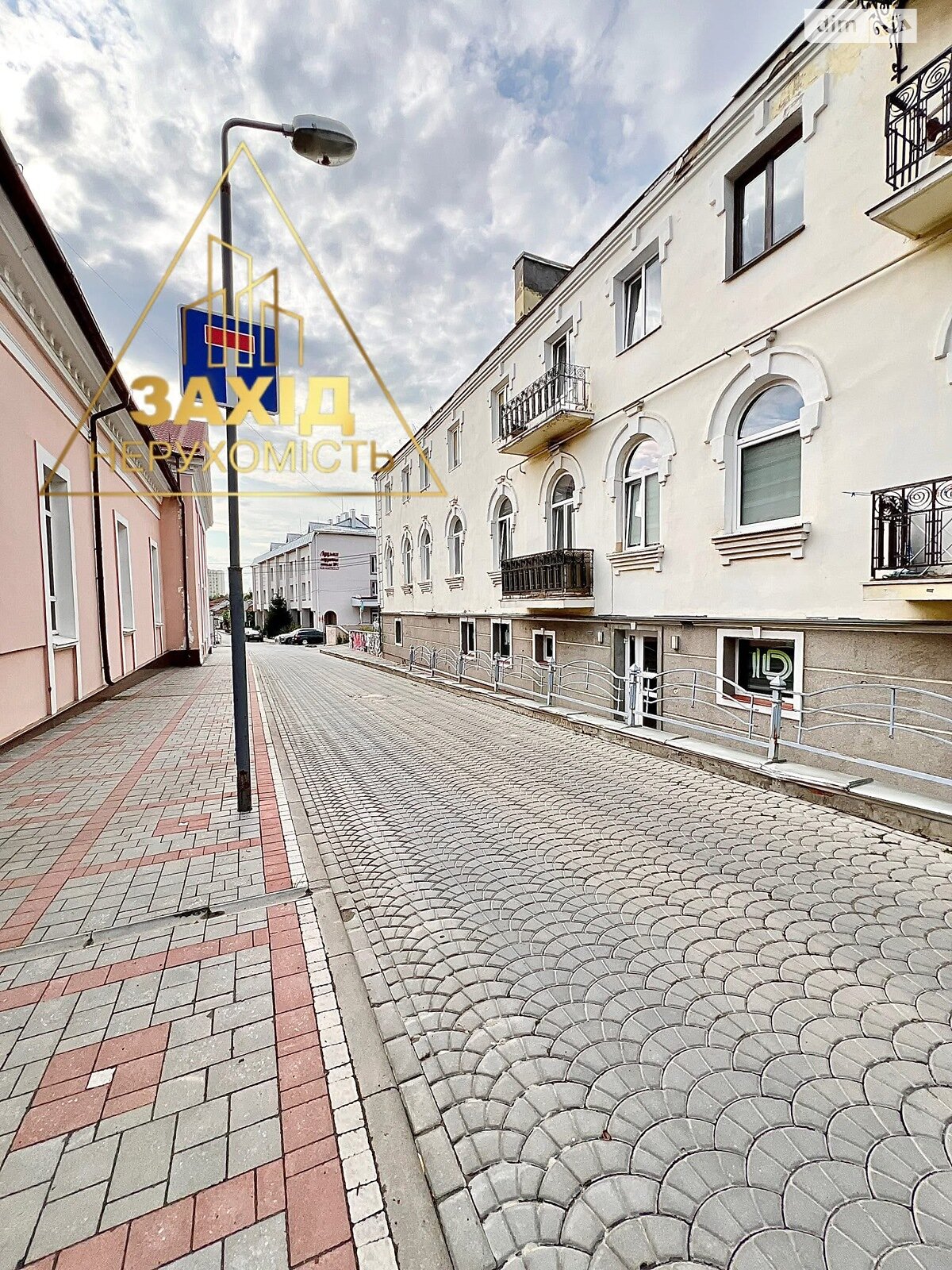 Продажа двухкомнатной квартиры в Луцке, на ул. Кривой Вал, район Центр фото 1 Продажа двухкомнатной квартиры в Луцке, на ул. Кривой Вал, район Центр фото 1