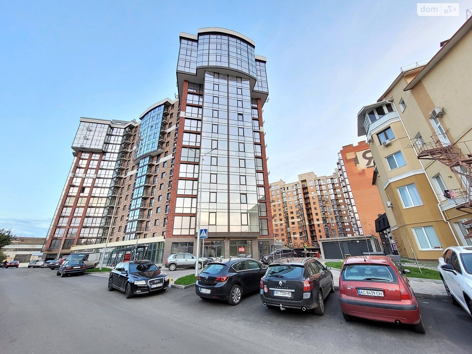 Продаж трикімнатної квартири в Луцьку, на вул. Яровиця 17, район Центр фото 1 Продаж трикімнатної квартири в Луцьку, на вул. Яровиця 17, район Центр фото 1