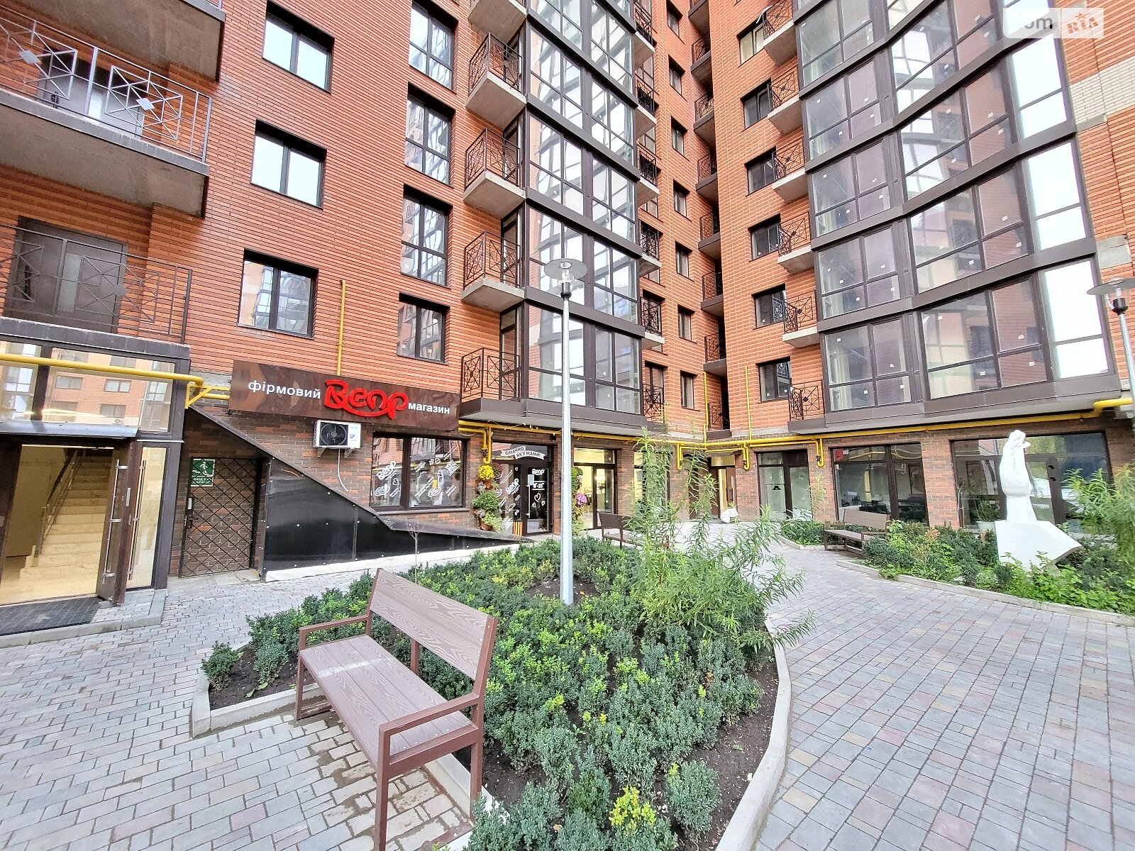Продаж трикімнатної квартири в Луцьку, на вул. Яровиця 17, район Центр фото 1 Продаж трикімнатної квартири в Луцьку, на вул. Яровиця 17, район Центр фото 1
