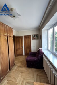 Продаж двокімнатної квартири в Луцьку, на вул. Привокзальна 9, район Центр фото 2