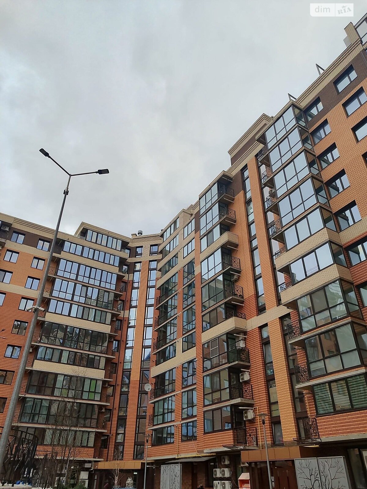 Продажа трехкомнатной квартиры в Луцке, на ул. Яровица, район Центр фото 1 Продажа трехкомнатной квартиры в Луцке, на ул. Яровица, район Центр фото 1