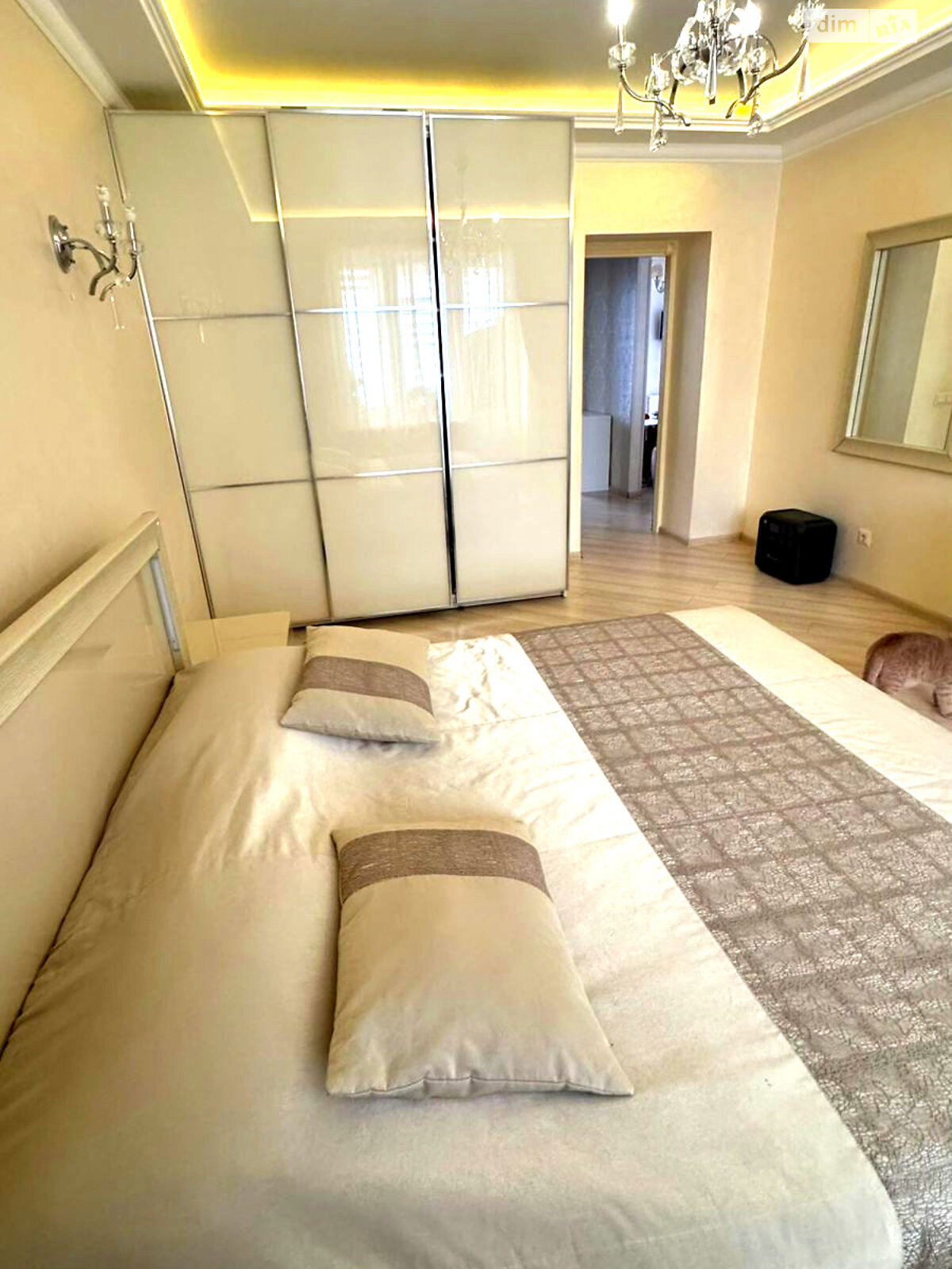 Продажа трехкомнатной квартиры в Луцке, на ул. Звездная, район Центр фото 1