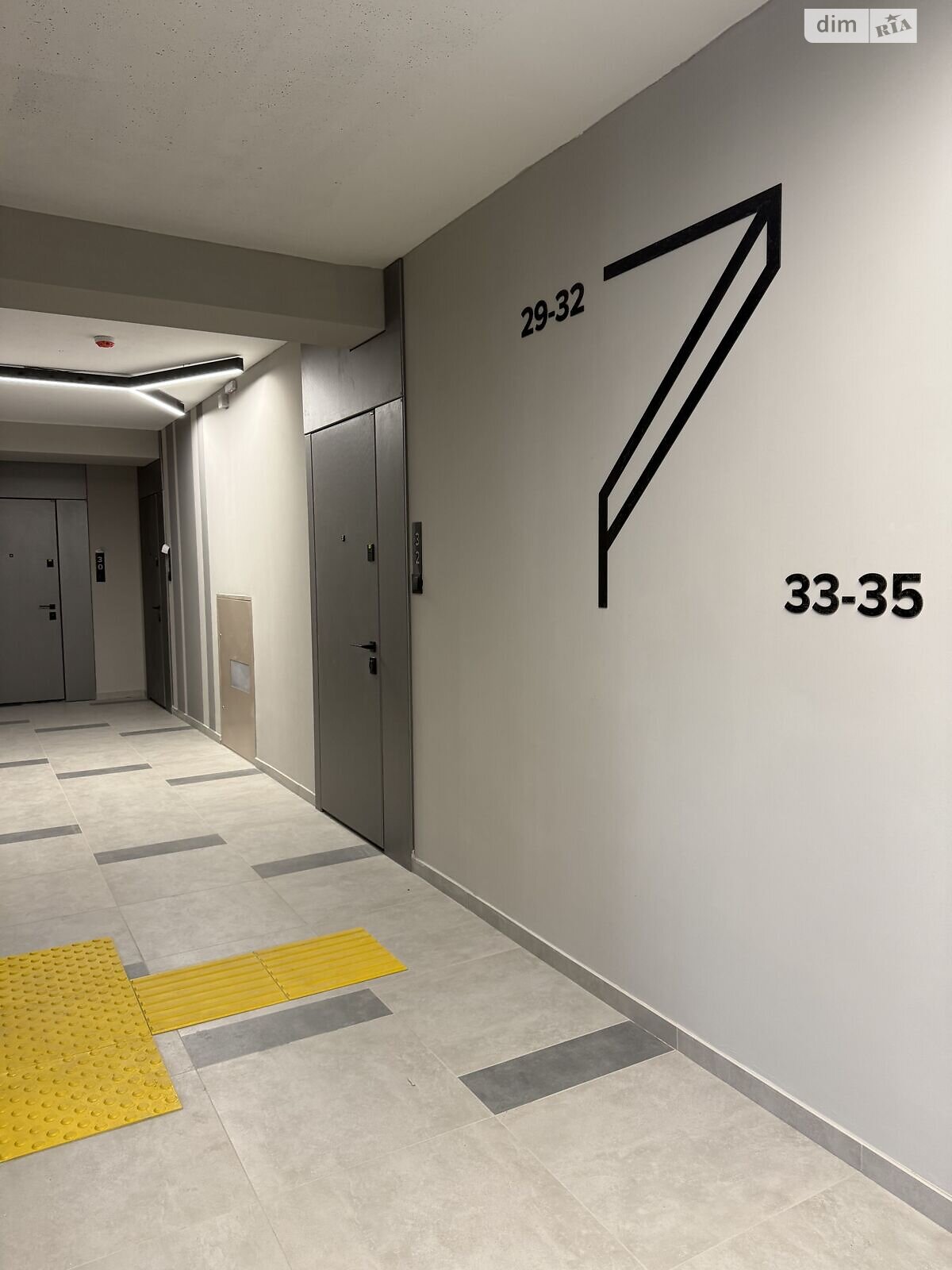 Продаж однокімнатної квартири в Луцьку, на просп. Відродження 32, фото 1