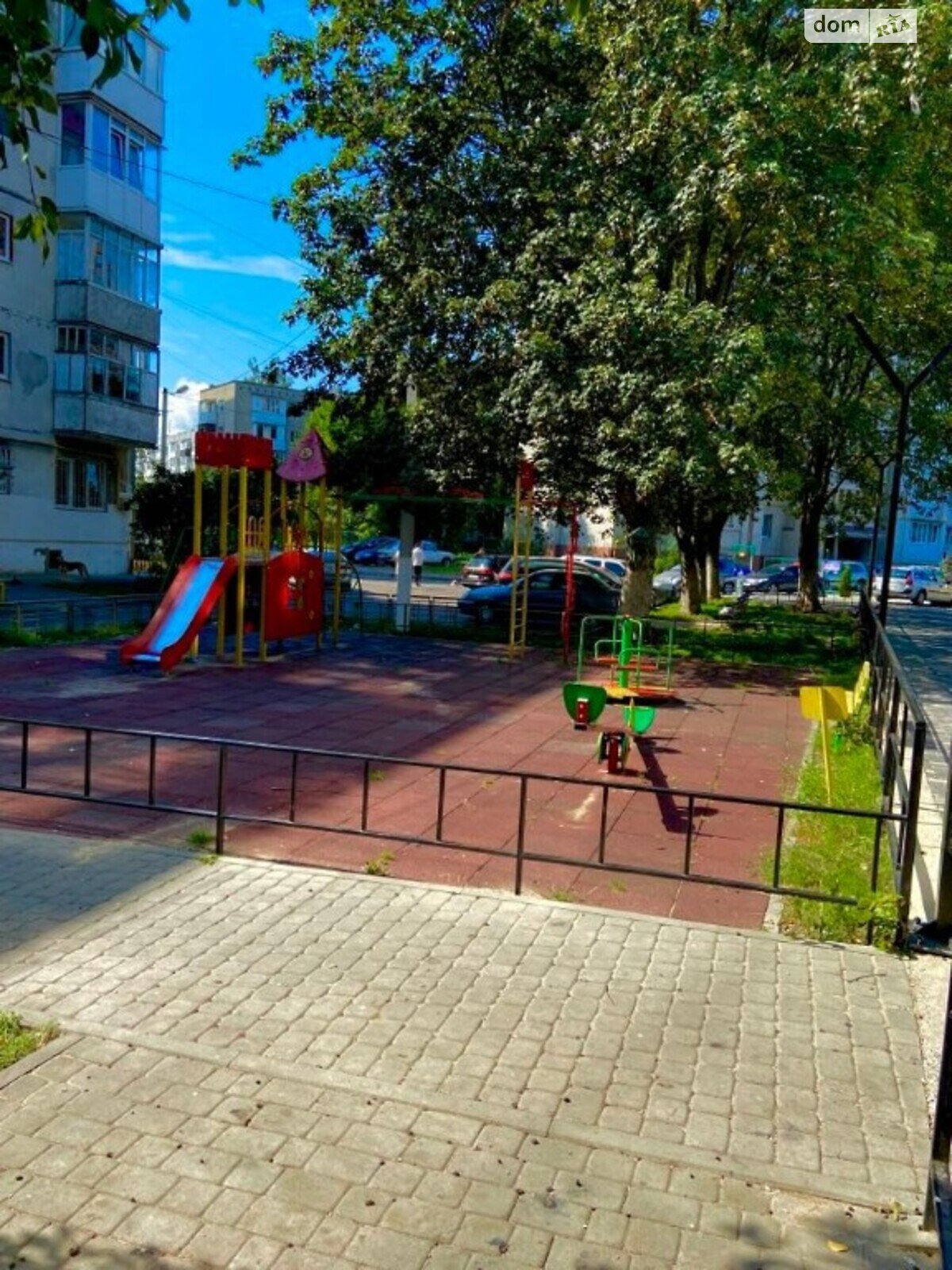 Продаж трикімнатної квартири в Луцьку, на вул. Арцеулова 1, район Завокзальне фото 1