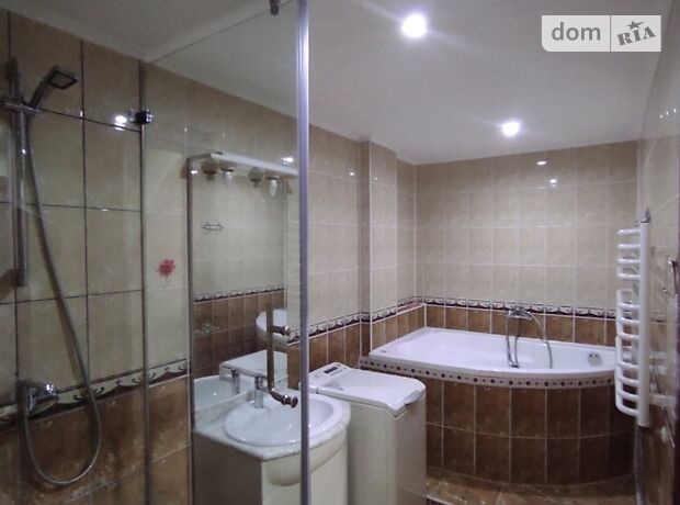 Продажа трехкомнатной квартиры в Луцке, на просп. Возрождение район Балка фото 1 Продажа трехкомнатной квартиры в Луцке, на просп. Возрождение район Балка фото 1