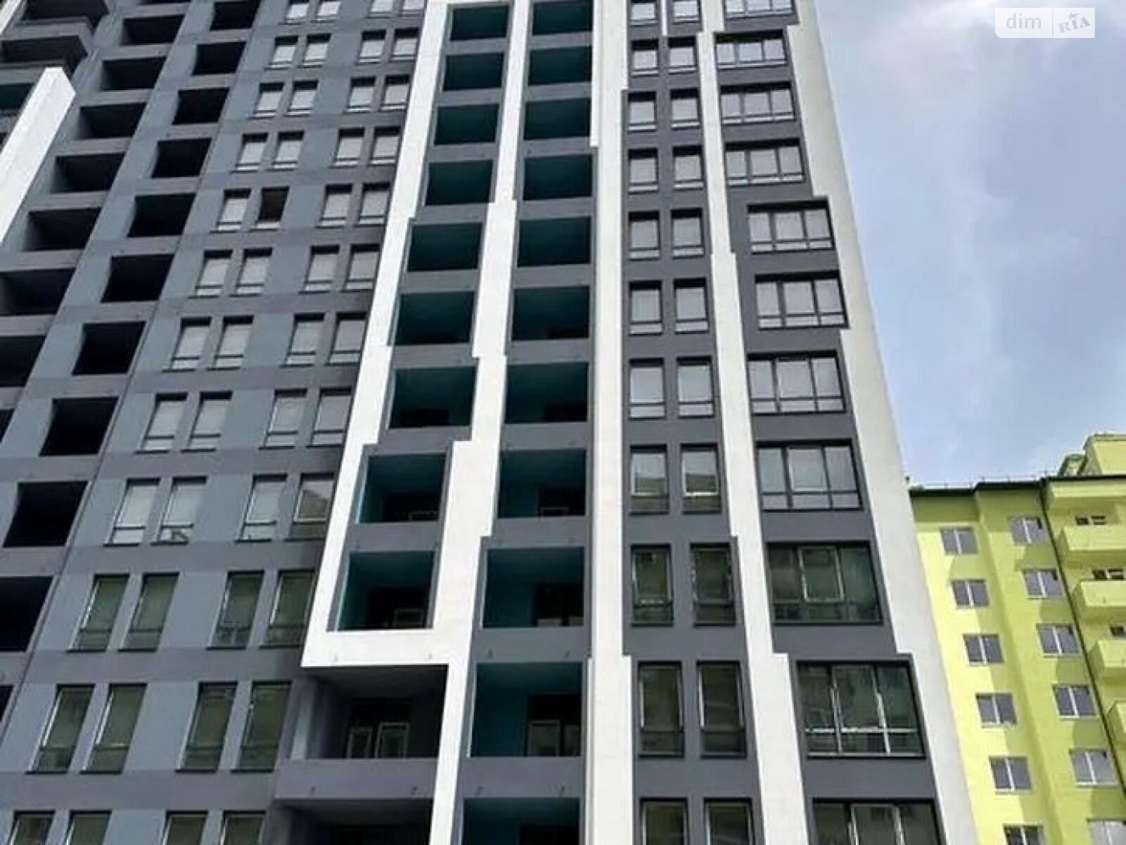 Продажа трехкомнатной квартиры в Львове, на ул. Зеленая, район Батальная фото 1 Продажа трехкомнатной квартиры в Львове, на ул. Зеленая, район Батальная фото 1