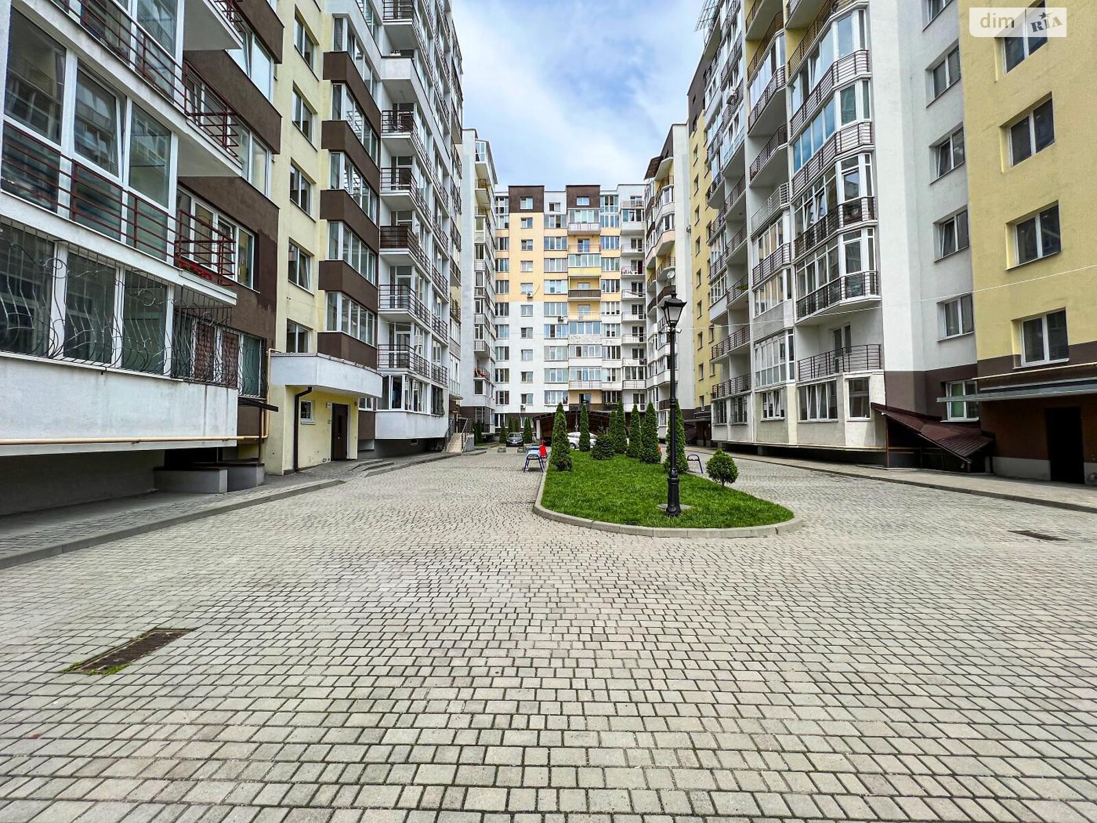 Продаж двокімнатної квартири в Львові, на вул. Кравченко Уляни, район Богданівка фото 1 Продаж двокімнатної квартири в Львові, на вул. Кравченко Уляни, район Богданівка фото 1