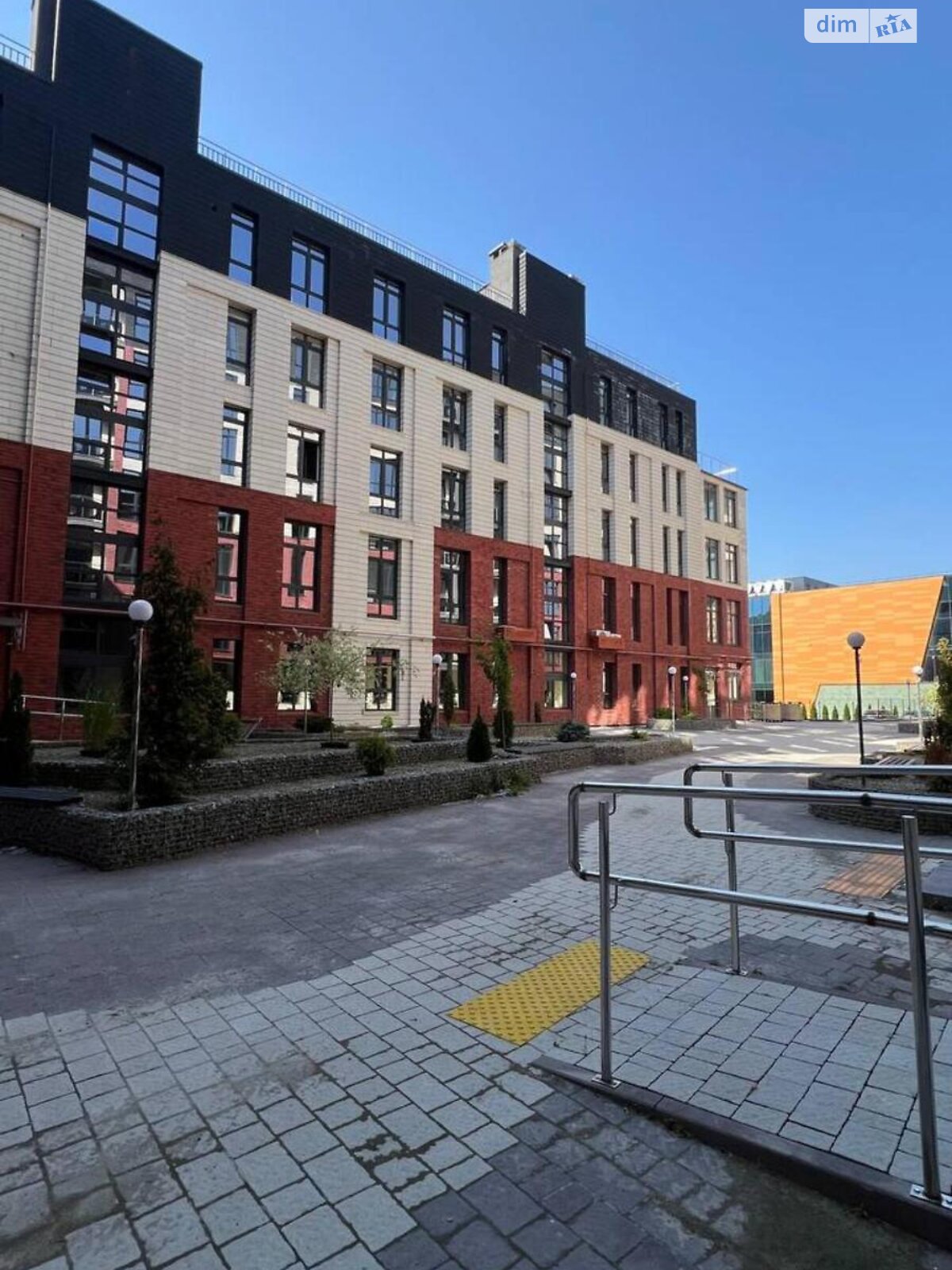 Продаж двокімнатної квартири в Львові, на вул. Генерала Тараса Чупринки 130, район Франківський фото 1