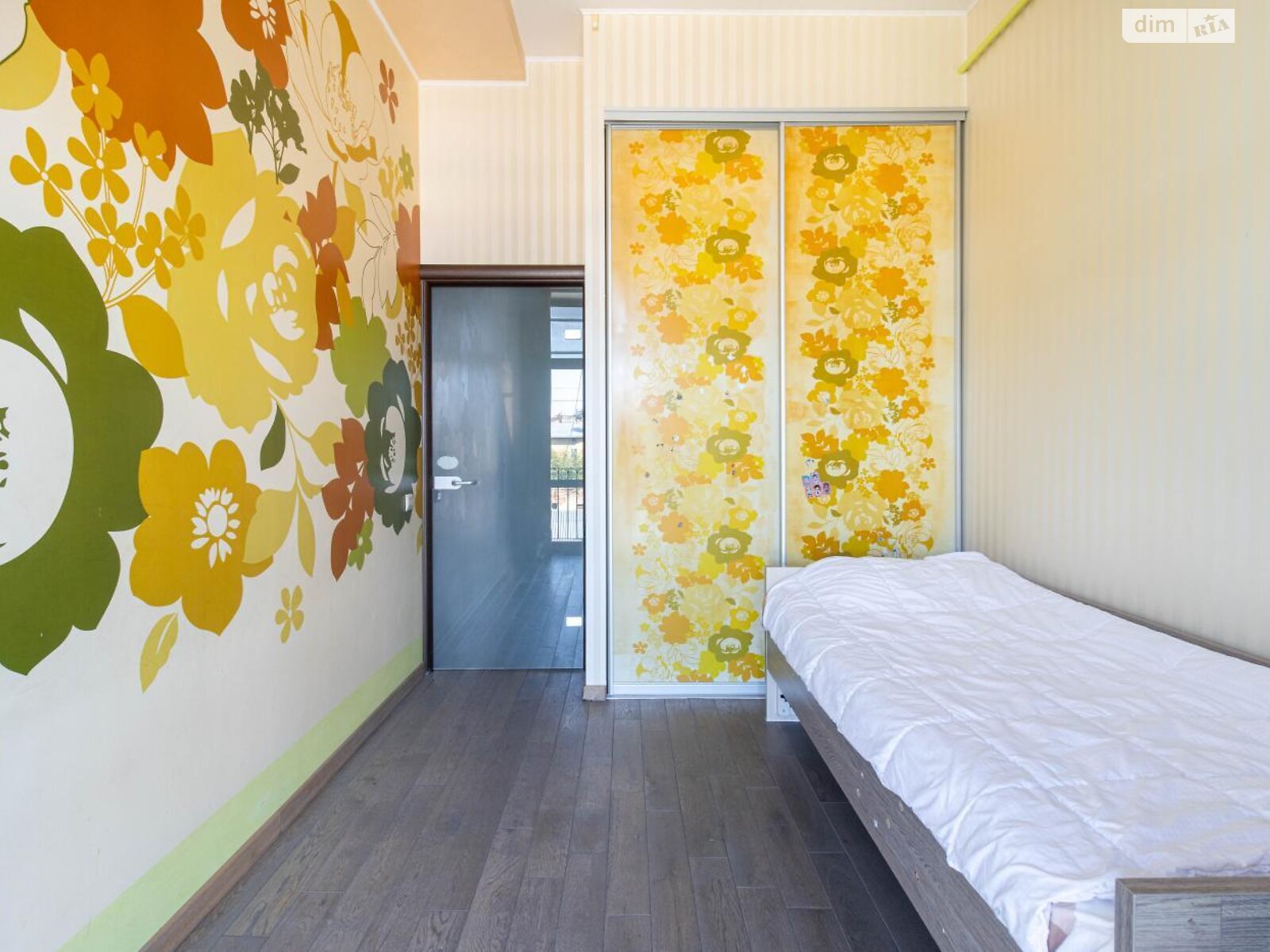 Продажа пятикомнатной квартиры в Львове, на ул. Опильского, район Франковский фото 1 Продажа пятикомнатной квартиры в Львове, на ул. Опильского, район Франковский фото 1