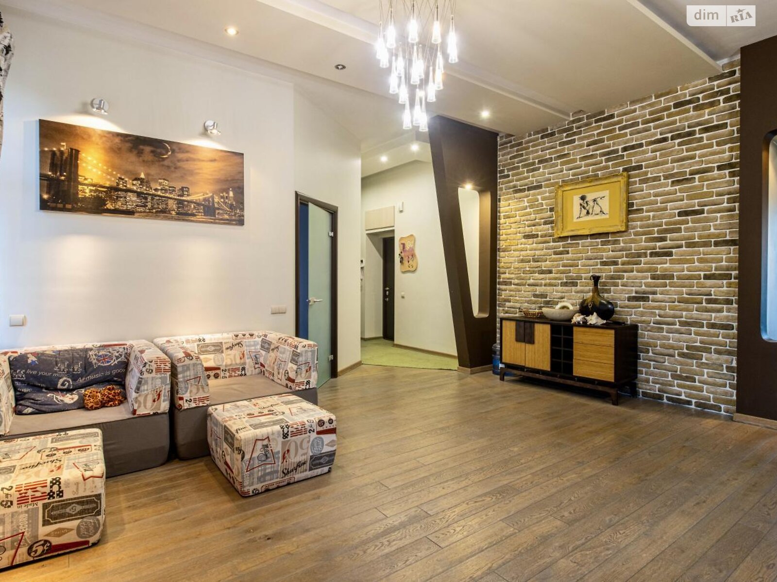 Продажа пятикомнатной квартиры в Львове, на ул. Опильского, район Франковский фото 1 Продажа пятикомнатной квартиры в Львове, на ул. Опильского, район Франковский фото 1