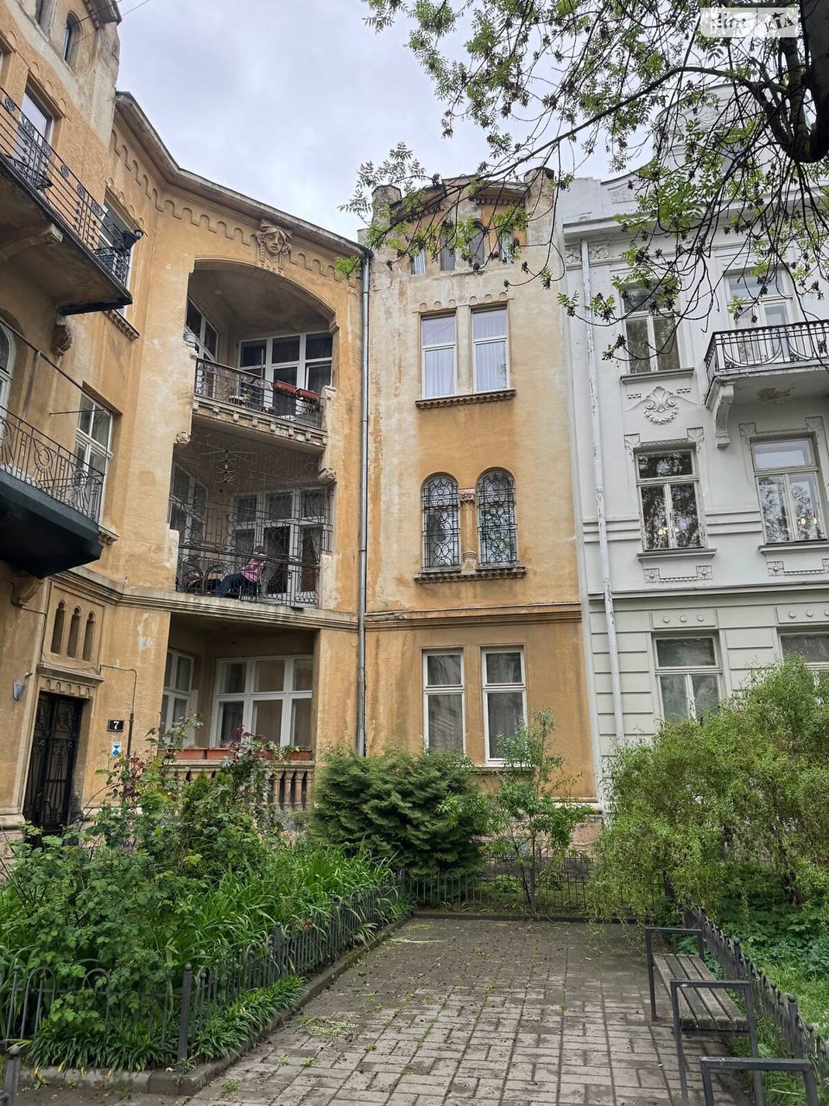 Продаж трикімнатної квартири в Львові, на вул. Богомольця Академіка 7, район Галицький фото 1 Продаж трикімнатної квартири в Львові, на вул. Богомольця Академіка 7, район Галицький фото 1