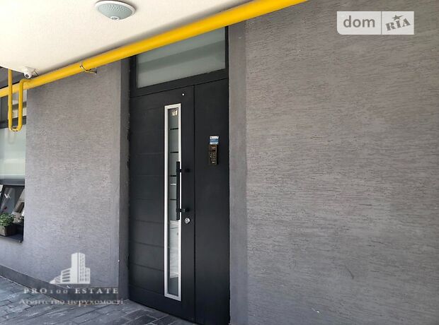 Продаж двокімнатної квартири в Львові, на вул. Хмельницького Богдана 76, район Галицький фото 1 Продаж двокімнатної квартири в Львові, на вул. Хмельницького Богдана 76, район Галицький фото 1