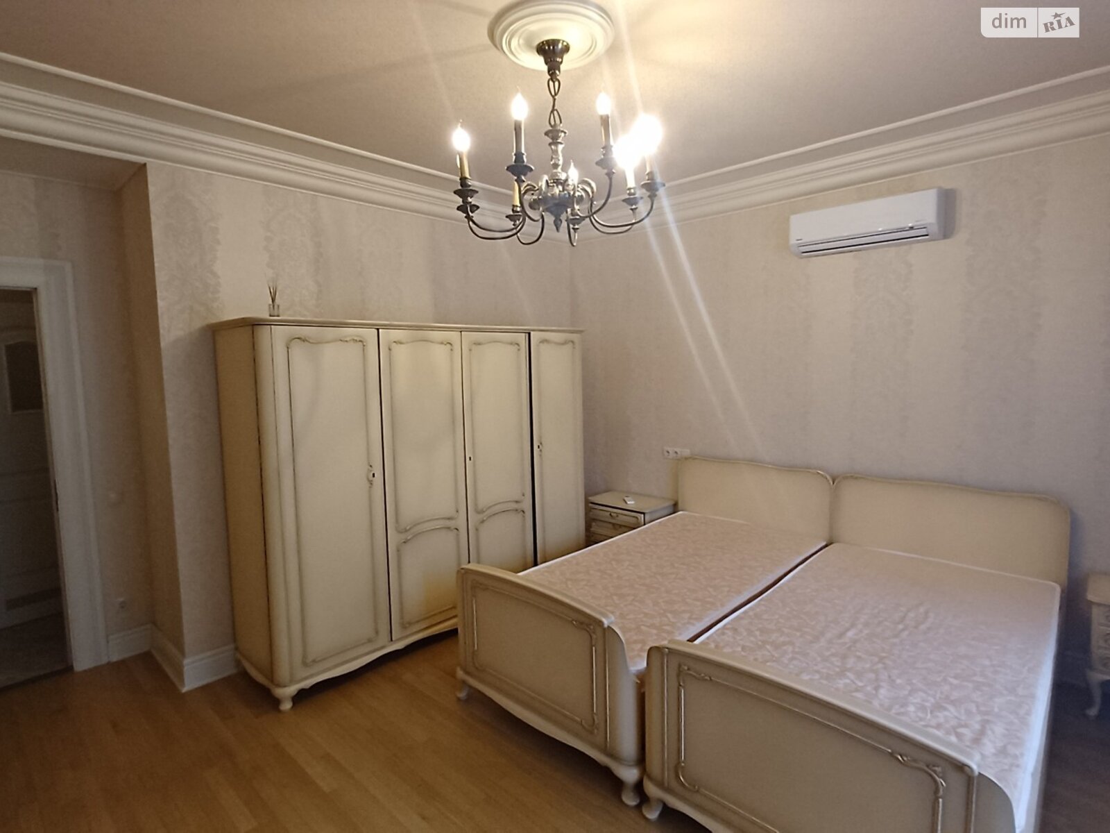 Продаж трикімнатної квартири в Львові, на вул. Римлянина, район Галицький фото 1 Продаж трикімнатної квартири в Львові, на вул. Римлянина, район Галицький фото 1
