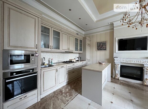 Продаж трикімнатної квартири в Львові, на пл. Франка Івана, район Галицький фото 1 Продаж трикімнатної квартири в Львові, на пл. Франка Івана, район Галицький фото 1
