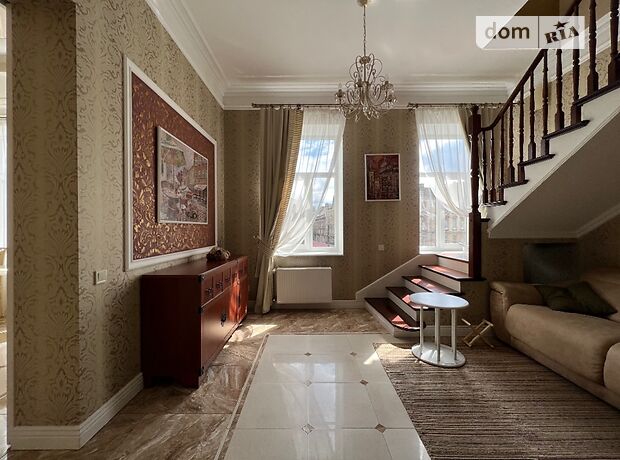 Продаж трикімнатної квартири в Львові, на пл. Франка Івана, район Галицький фото 1 Продаж трикімнатної квартири в Львові, на пл. Франка Івана, район Галицький фото 1