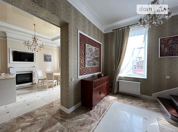 Продаж трикімнатної квартири в Львові, на пл. Франка Івана, район Галицький фото 1 Продаж трикімнатної квартири в Львові, на пл. Франка Івана, район Галицький фото 1