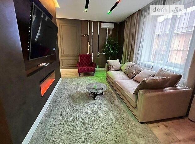 Продажа пятикомнатной квартиры в Львове, на ул. Стефаника 11, район Галицкий фото 1 Продажа пятикомнатной квартиры в Львове, на ул. Стефаника 11, район Галицкий фото 1
