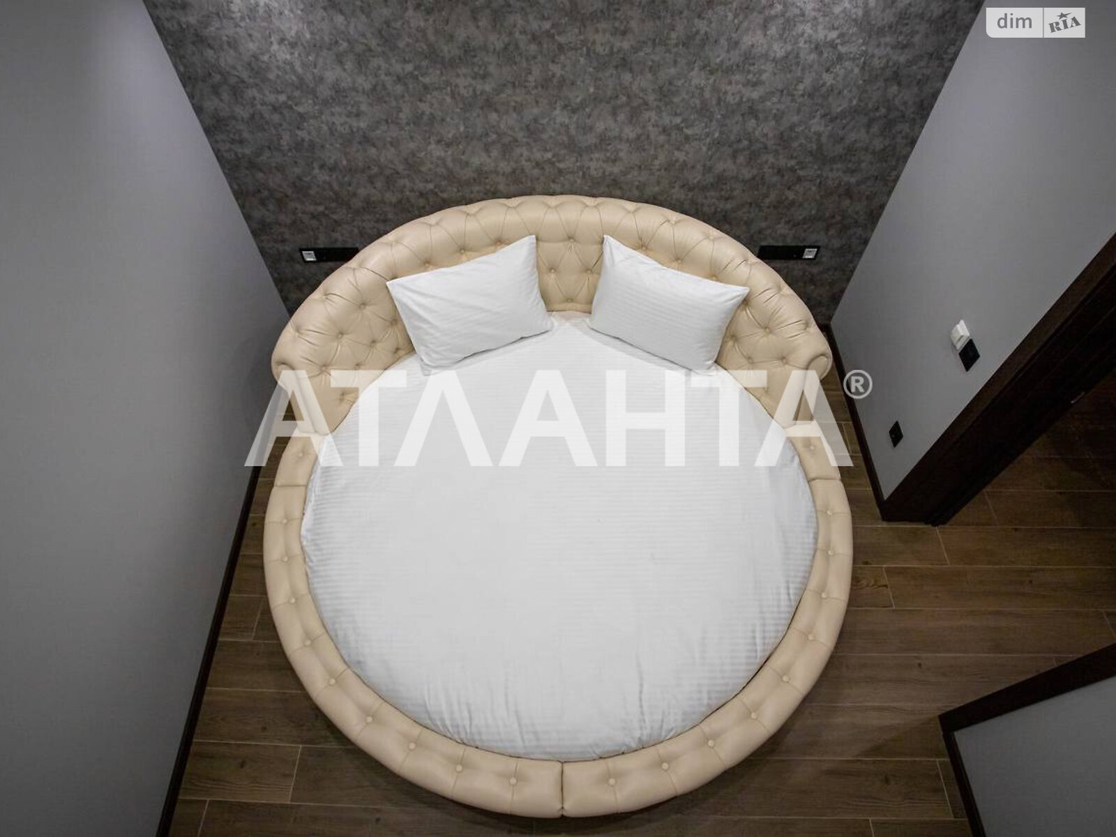 Продажа двухкомнатной квартиры в Львове, на ул. Хмельницкого Богдана, район Галицкий фото 1 Продажа двухкомнатной квартиры в Львове, на ул. Хмельницкого Богдана, район Галицкий фото 1