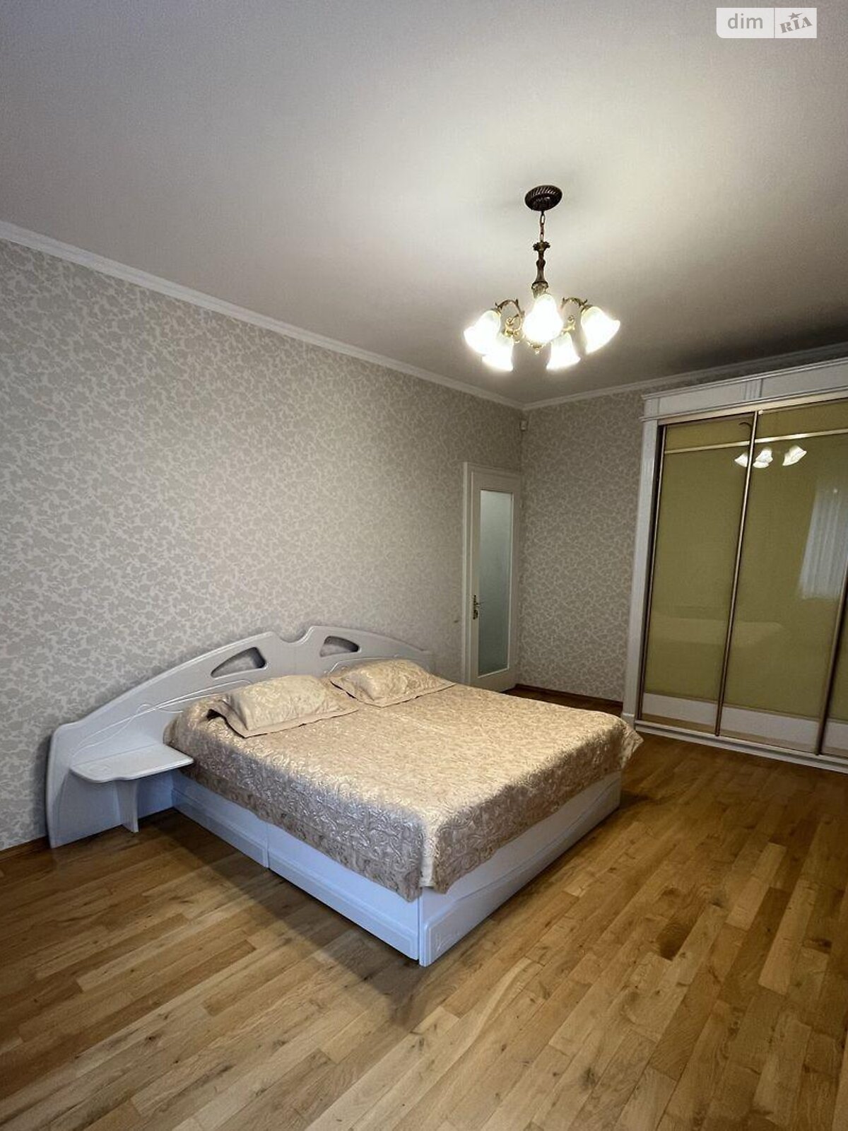 Продажа трехкомнатной квартиры в Львове, на ул. Захариевича 2, район Кастёловка фото 1 Продажа трехкомнатной квартиры в Львове, на ул. Захариевича 2, район Кастёловка фото 1