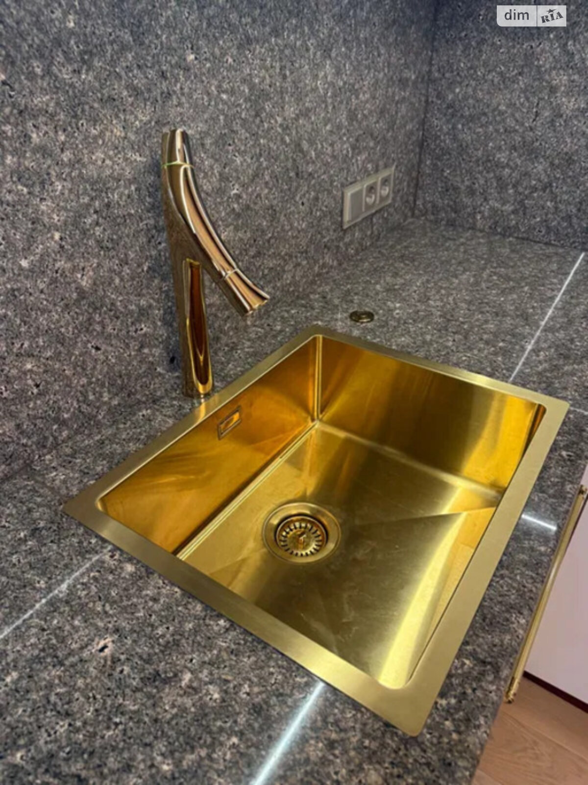 Продажа четырехкомнатной квартиры в Львове, на ул. Хмельницкого Богдана 220, район Кайзервальд фото 1