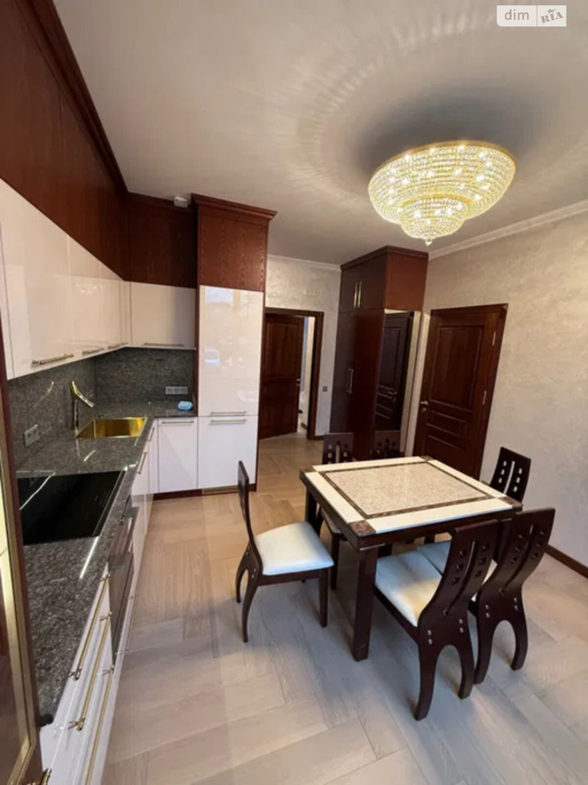 Продажа четырехкомнатной квартиры в Львове, на ул. Хмельницкого Богдана 220, район Кайзервальд фото 1