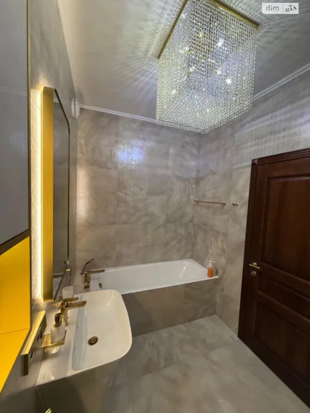 Продажа четырехкомнатной квартиры в Львове, на ул. Хмельницкого Богдана 220, район Кайзервальд фото 1