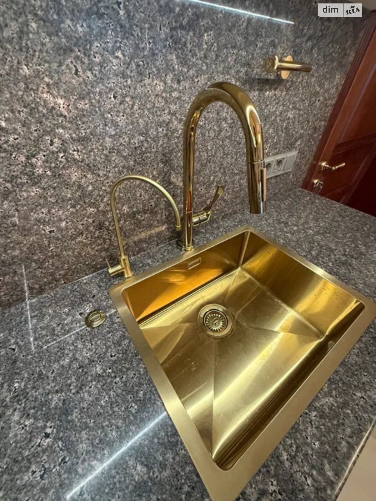 Продажа четырехкомнатной квартиры в Львове, на ул. Хмельницкого Богдана 220, район Кайзервальд фото 1