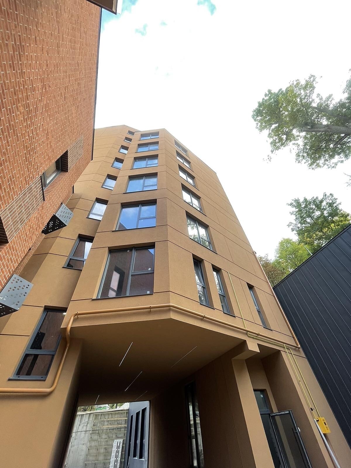 Продажа трехкомнатной квартиры в Львове, на ул. Клепаровская 15, район Клепаров фото 1