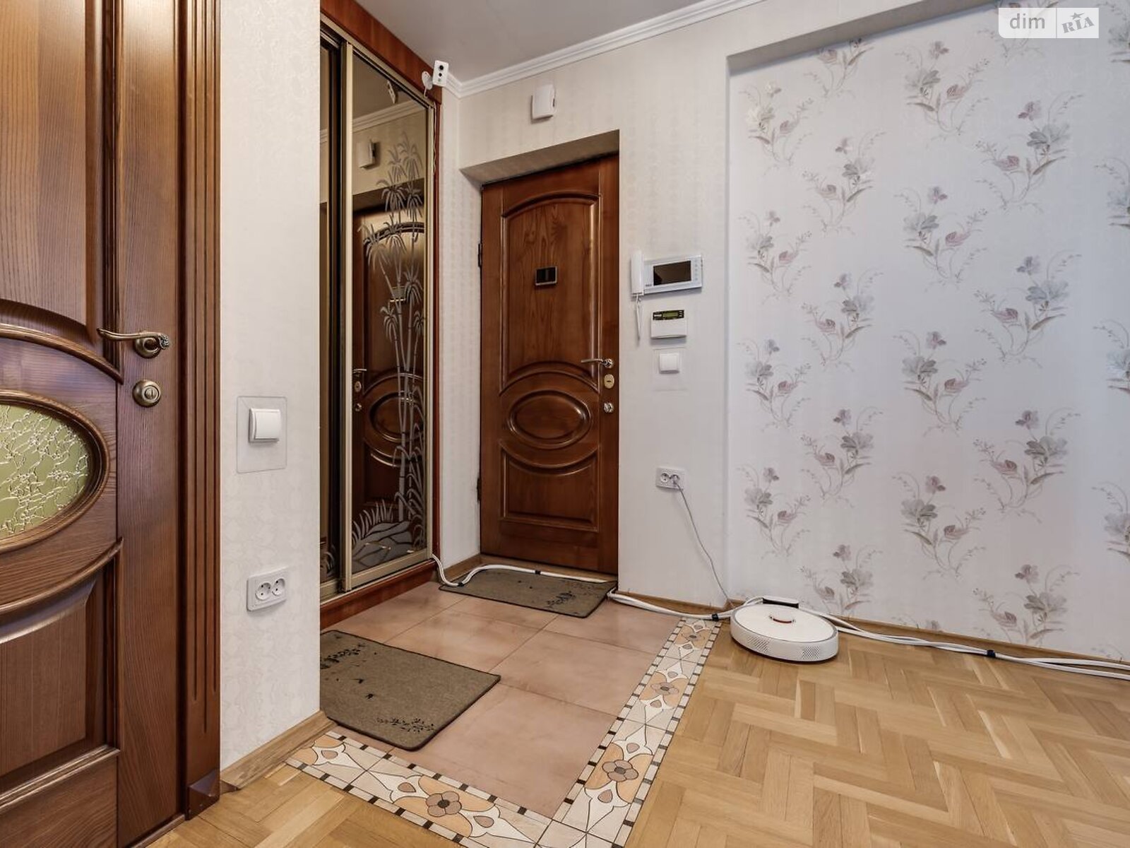 Продажа трехкомнатной квартиры в Львове, на ул. Золотая 18, район Клепаров фото 1 Продажа трехкомнатной квартиры в Львове, на ул. Золотая 18, район Клепаров фото 1